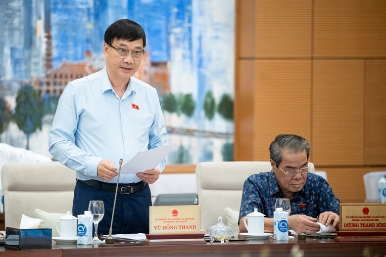 Chủ nhiệm Ủy ban Kinh tế của Quốc hội trình bày báo cáo thẩm tra