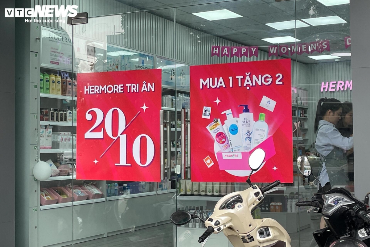 Mặt hàng mỹ phẩm cũng được giảm giá mạnh trong dịp 20/10 năm nay.