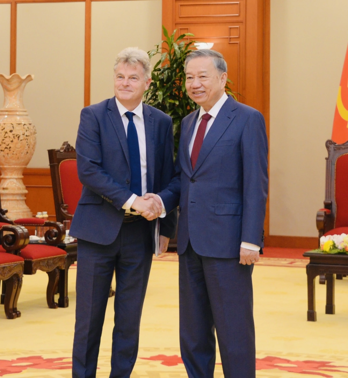 Tổng Bí thư Tô Lâm tiếp Bí thư toàn quốc Đảng Cộng sản Pháp Fabien Roussel ngày 28/10 tại Hà Nội  