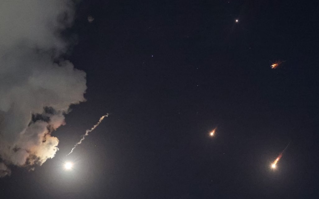 Iran tập kích tên lửa vào Israel. Ảnh: CNN.