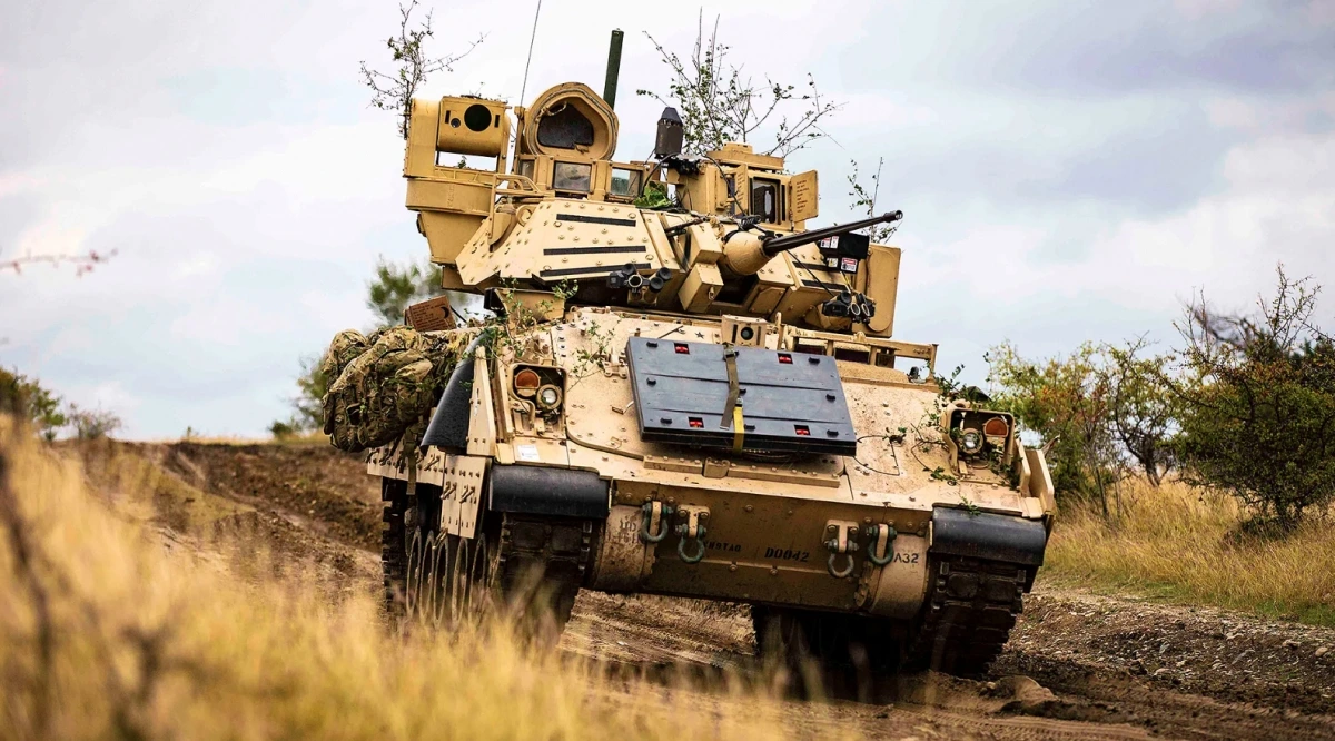 Xe thiết giáp M2 Bradley trên chiến trường. Ảnh: The War Zone
