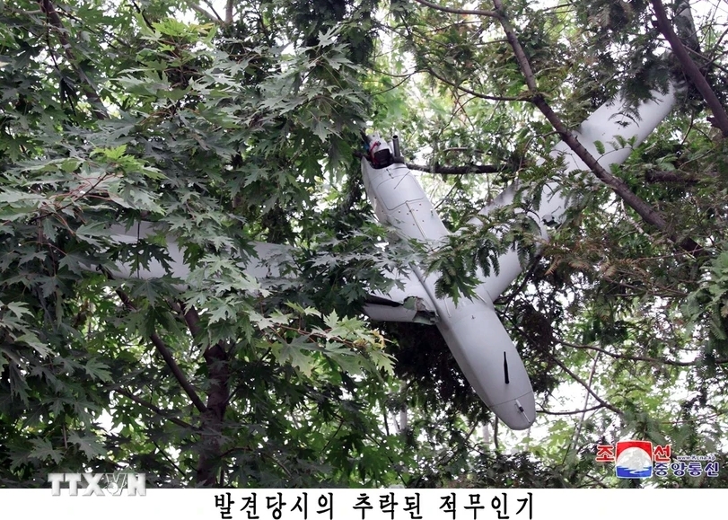 Bộ Quốc phòng Triều Tiên cung cấp hình ảnh về một thiết bị bay không người lái được cho là của quân đội Hàn Quốc bị rơi ở thủ đô Bình Nhưỡng, ngày 18/10/2024. Ảnh: KCNA/TTXVN