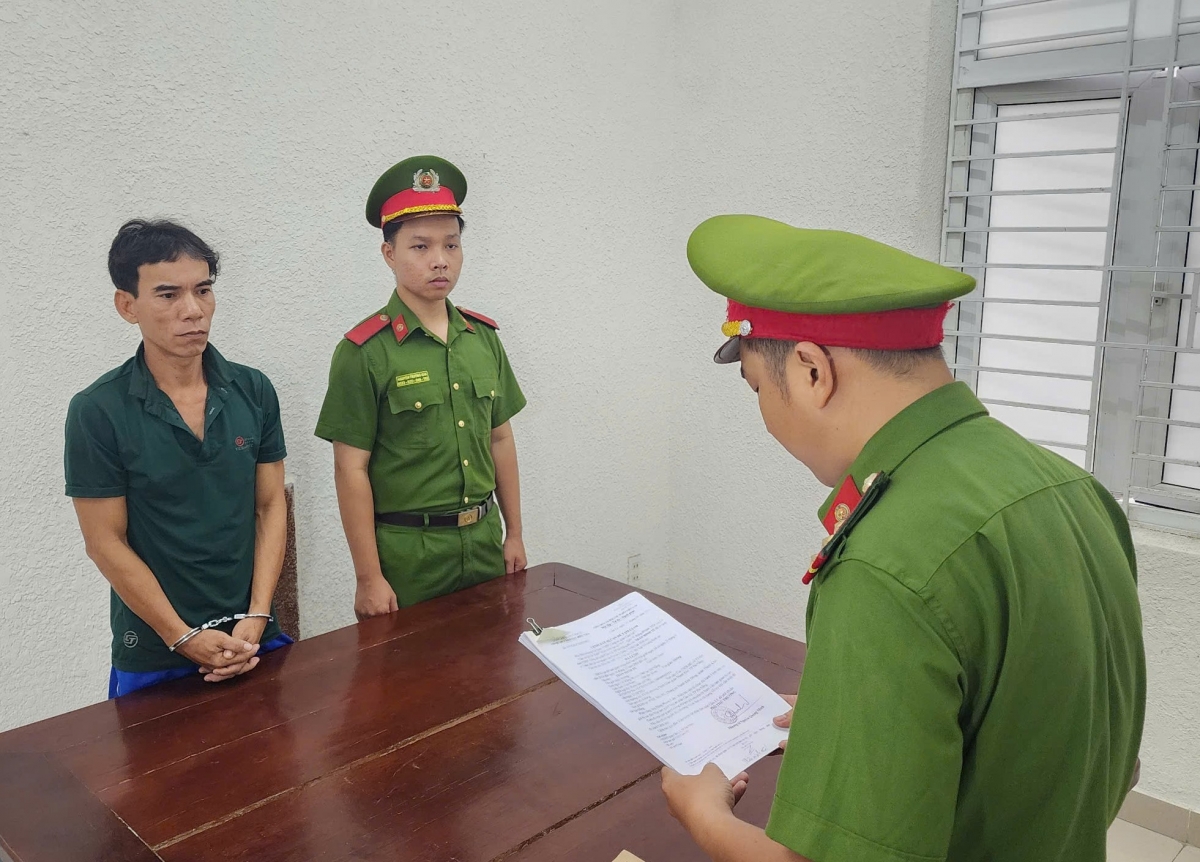  Sang và Tú đã cấu kết với nhau thực hiện trót lọt nhiều vụ trộm cắp và tiêu thụ xe máy trên địa bàn thành phố.