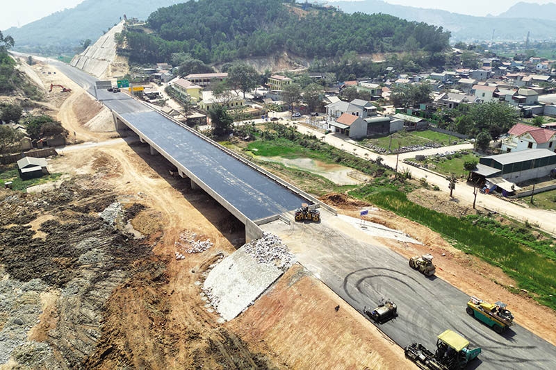 Tính đến hết tháng 9, cả nước mới giải ngân được hơn 320.560 tỷ đồng vốn đầu tư công, đạt hơn 47% kế hoạch Thủ tướng Chính phủ giao (Ảnh minh họa: KT)