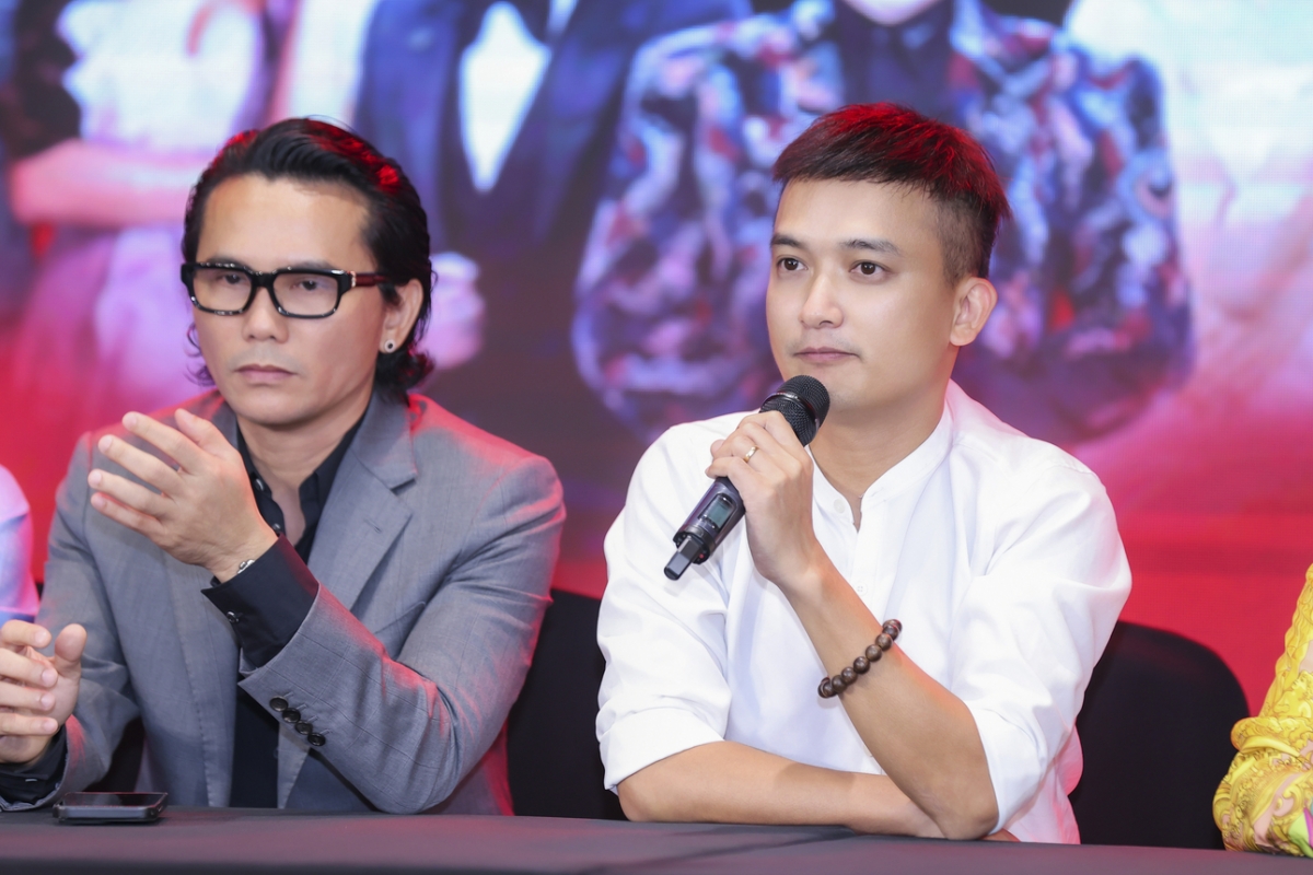 Giám đốc âm nhạc liveshow từ thiện "Hồi sinh" là nhạc sĩ Phạm Việt Tuân. Ảnh: Mạnh Nguyễn