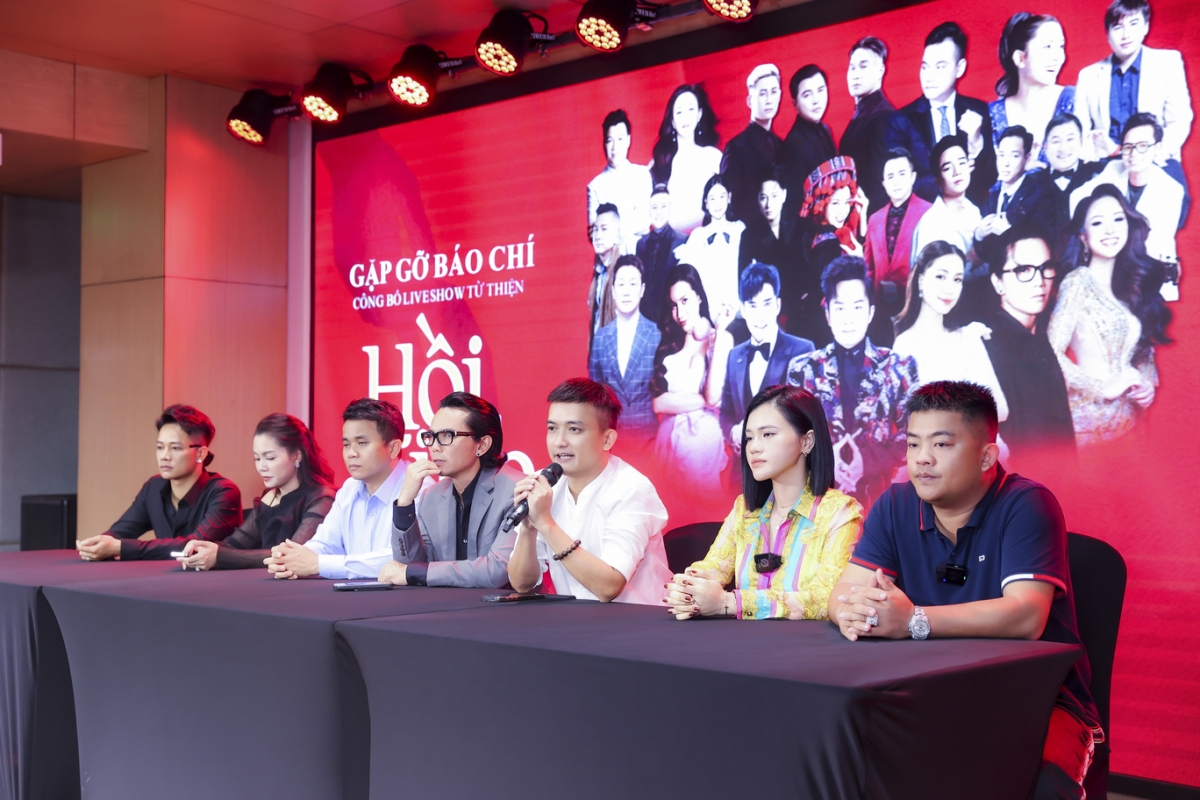 Buổi họp báo liveshow từ thiện “Hồi sinh”