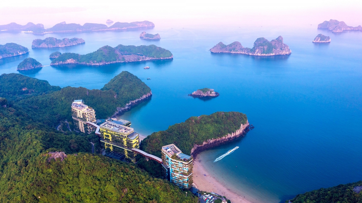 Đảo Cát Bà hiện đang thiếu bãi tắm công cộng so với nhu cầu của du lịch ngày càng tăng