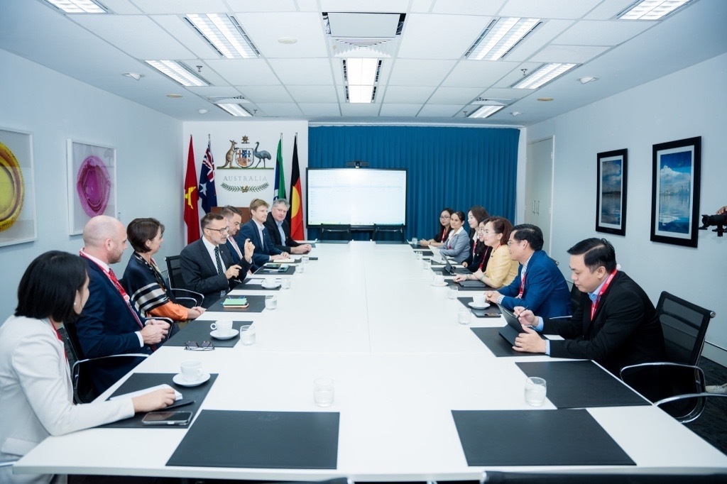 Chủ tịch TTC AgriS Đặng Huỳnh Ức My và Đại sứ Andrew Goledzinowski trong buổi gặp gỡ, trao đổi ngày 16/10