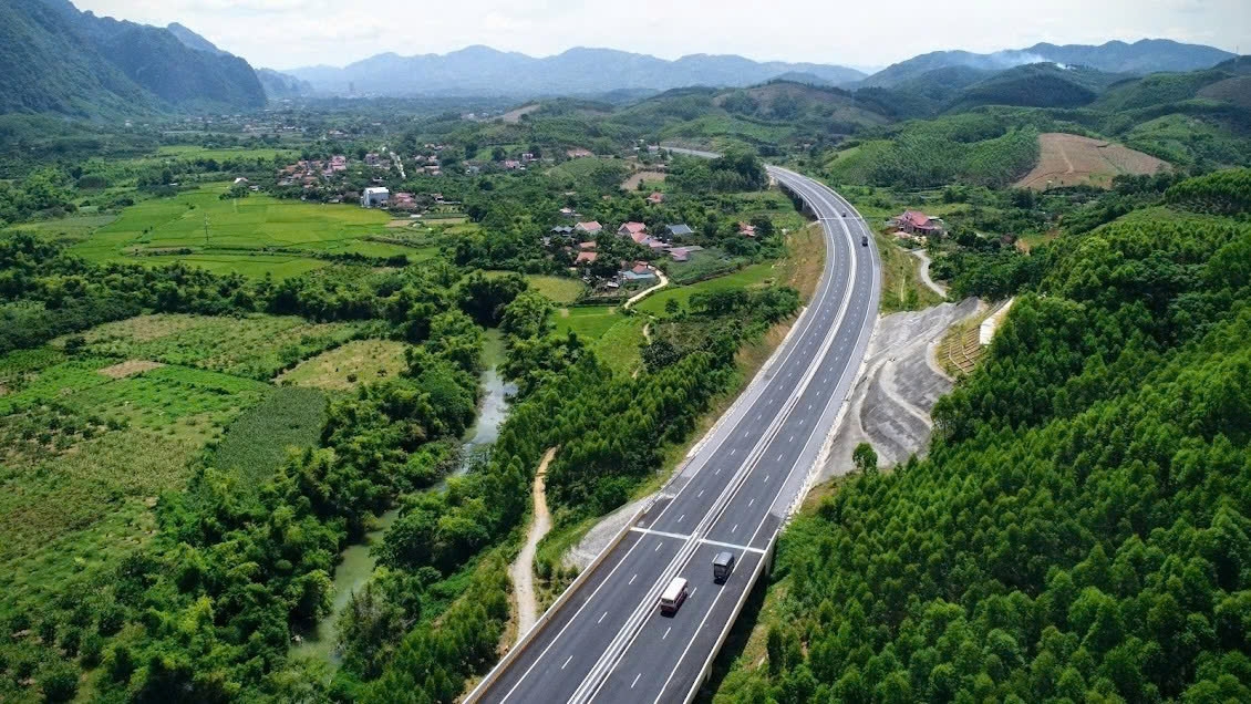Cao tốc Bắc Giang - Lạng Sơn thông tuyến tháng 9/2019, cho đến nay vẫn là kỷ lục về tiến độ làm đường cao tốc ở Việt Nam.