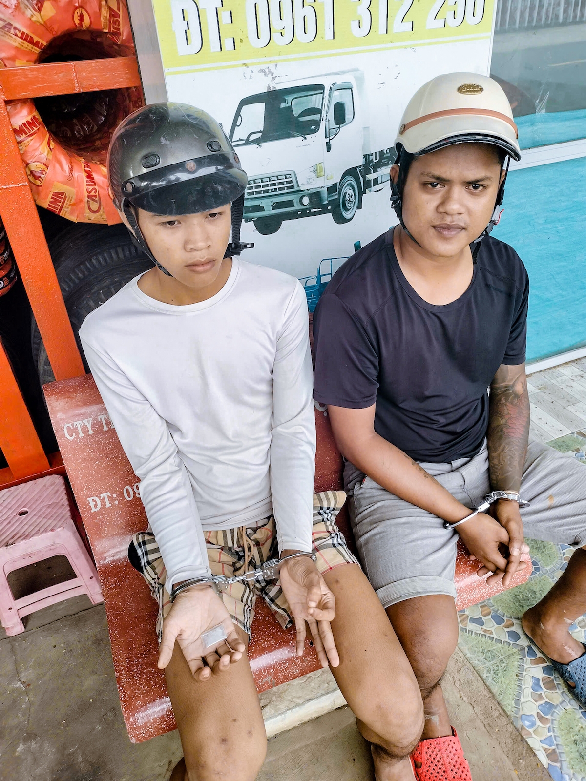 2 đối tượng Sơn Hoàng Hạnh và Trà Thuận tại hiện trường