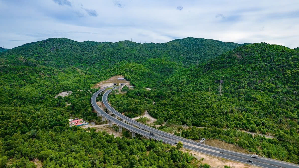 Hầm đường bộ qua Đèo Cả