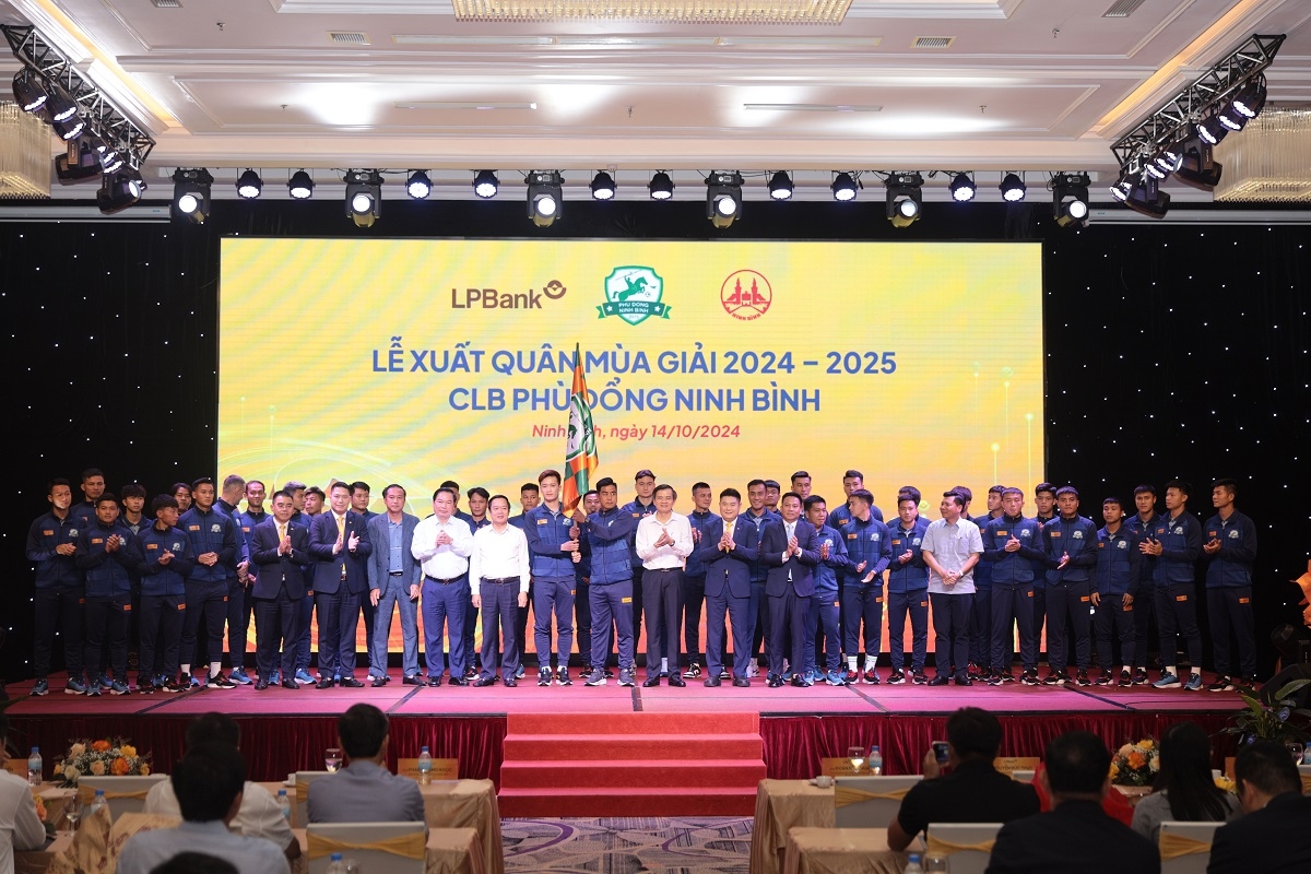 Tập thể CLB Phù Đổng Ninh Bình. 