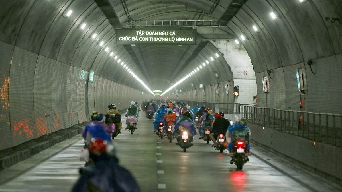 Tháng 10/2021, trong bối cảnh đại dịch Covid-19 hoành hành, Tập đoàn Đèo Cả mở cửa hầm Hải Vân, phối hợp với lực lượng chức năng địa phương, hỗ trợ hơn 10.000 người dân đi xe máy về quê tránh dịch nhanh chóng, an toàn.
