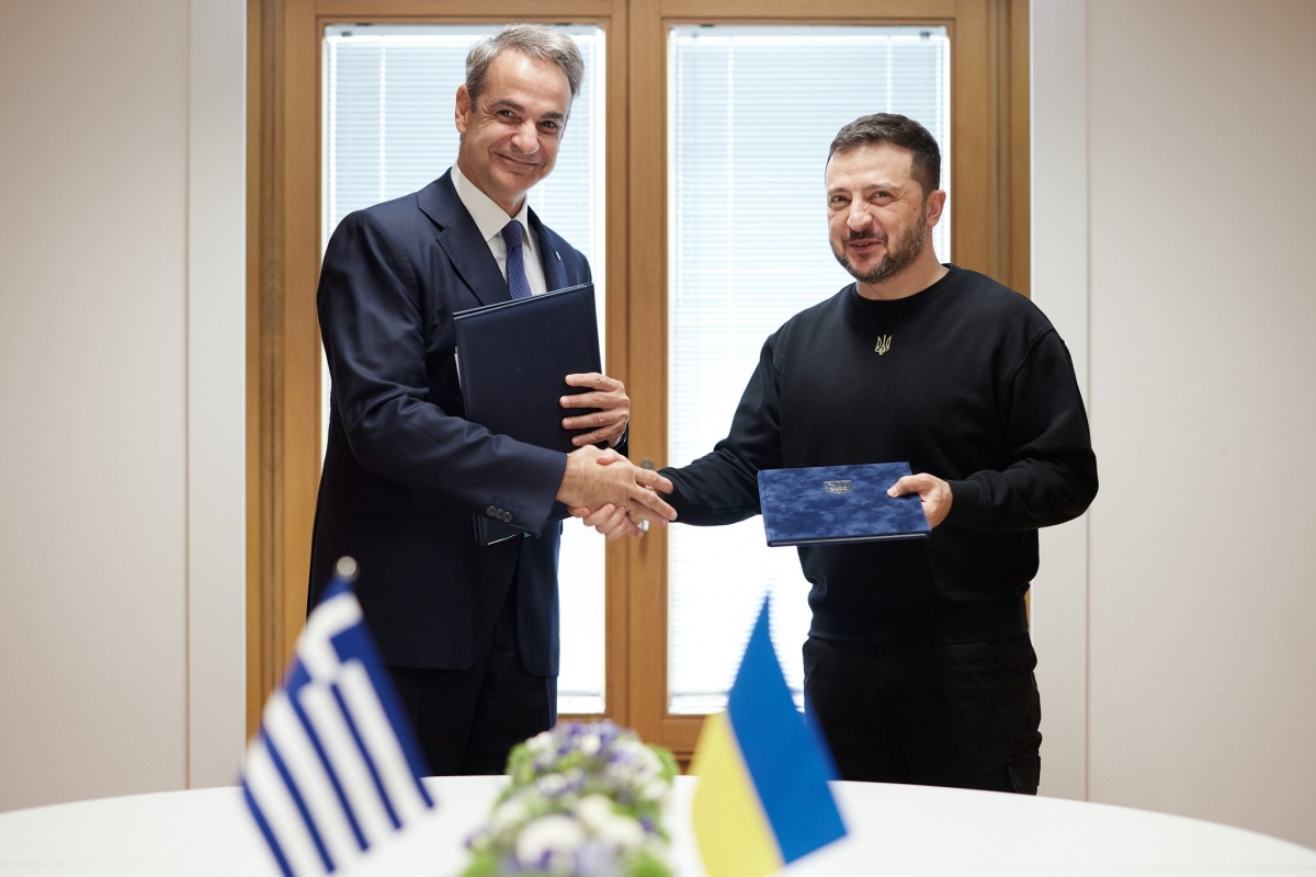 Ukraine và Hy Lạp đã ký thỏa thuận hợp tác an ninh tại Brussels. Ảnh: VPTT Hy Lạp