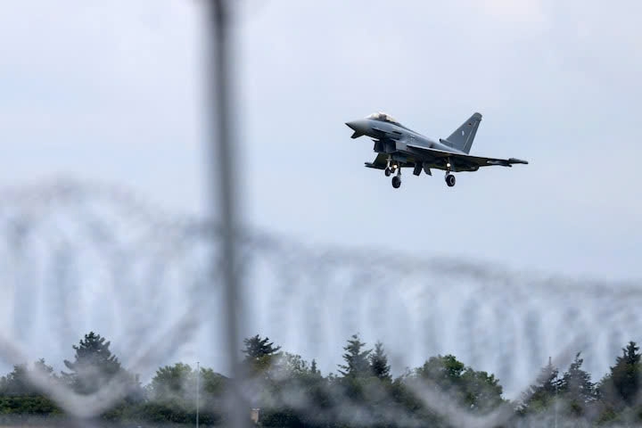 Máy bay phản lực Eurofighter trình diễn tại Triển lãm Hàng không Vũ trụ Quốc tế ILA. Ảnh: Reuters