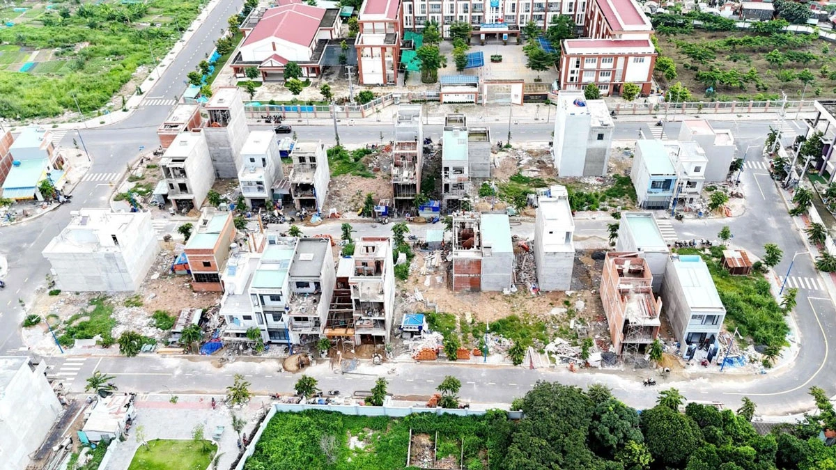 Người dân bị ảnh hưởng bởi đường Vành đai 3 ở thành phố Dĩ An vui mừng về ở trong khu tái định cư Đông Hòa (ảnh: ĐC)