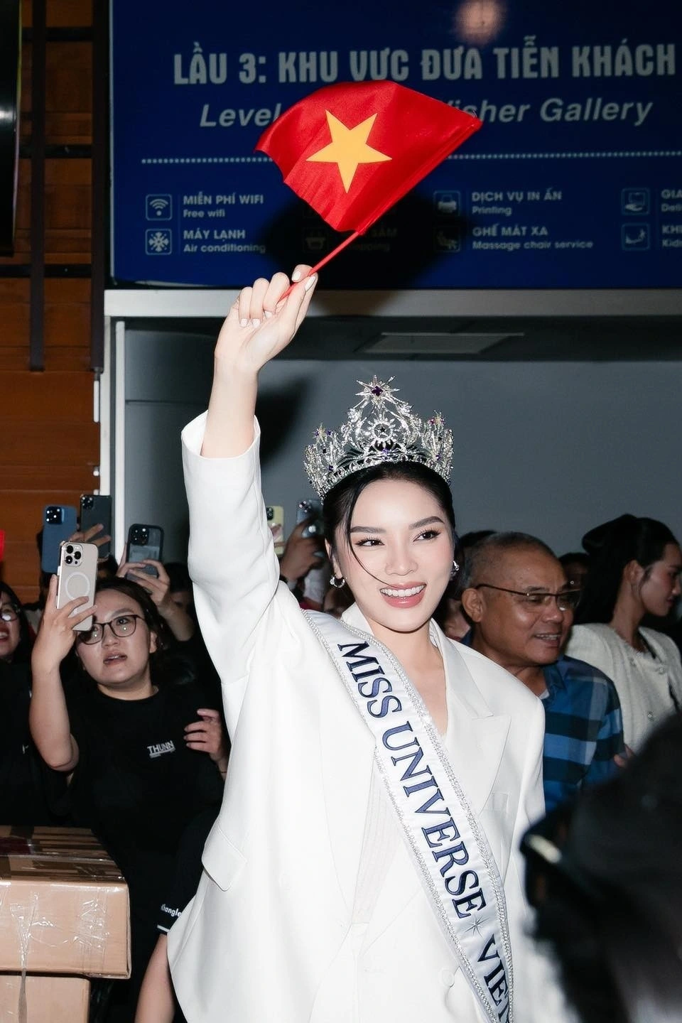 At the same time, Vietnamese beauty Ky Duyen departs for Miss Universe 2024 which will be held in Mexico.