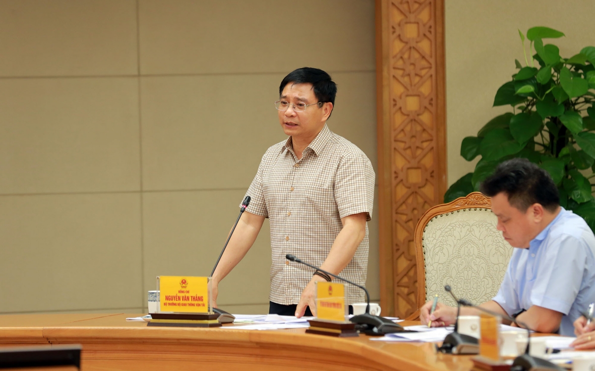 Bộ trưởng Bộ GTVT Nguyễn Văn Thắng phát biểu tại cuộc họp