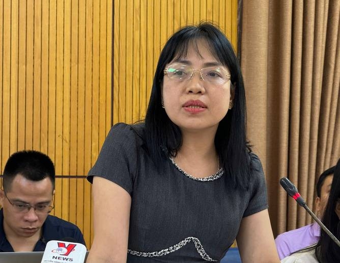 Bà Nguyễn Thị Minh Phương thông tin tại họp báo