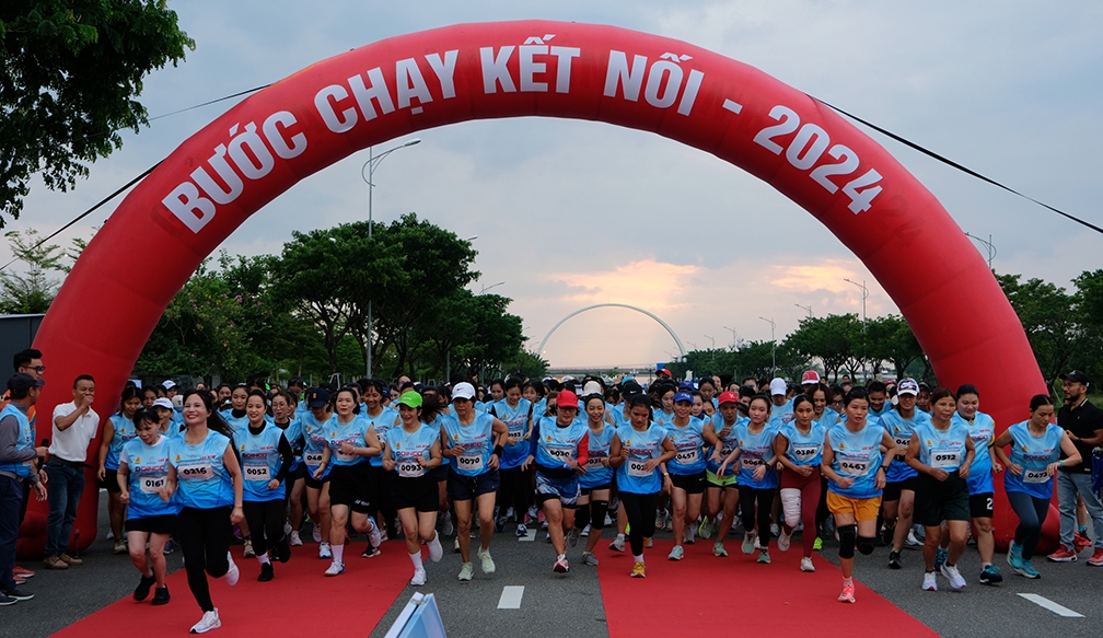Các vận động viên nữ xuất phát