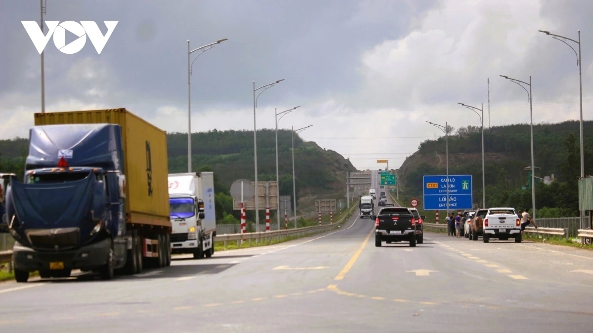 Cao tốc Cam Lộ - La Sơn được đầu tư mở rộng lên 4 làn xe trong năm 2025