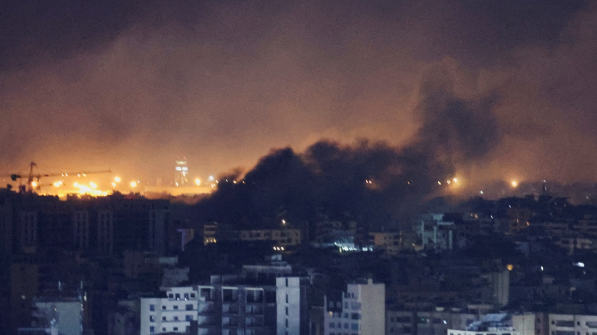 Khu vực biên giới phía Nam Lebanon hôm qua hứng chịu những trận pháo kích ác liệt chưa từng có, tín hiệu cho thấy quân đội Israel có thể đang dọn đường cho việc đưa bộ binh vào Lebanon tác chiến (Ảnh minh họa: Reuters).