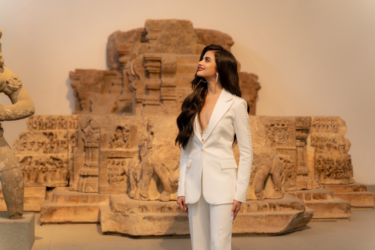 Chụp ảnh lưu niệm tại Bảo tàng điêu khắc Chăm Đà Nẵng