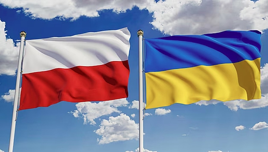 Quốc kỳ Ba Lan và Ukraine. Ảnh: Free pik.