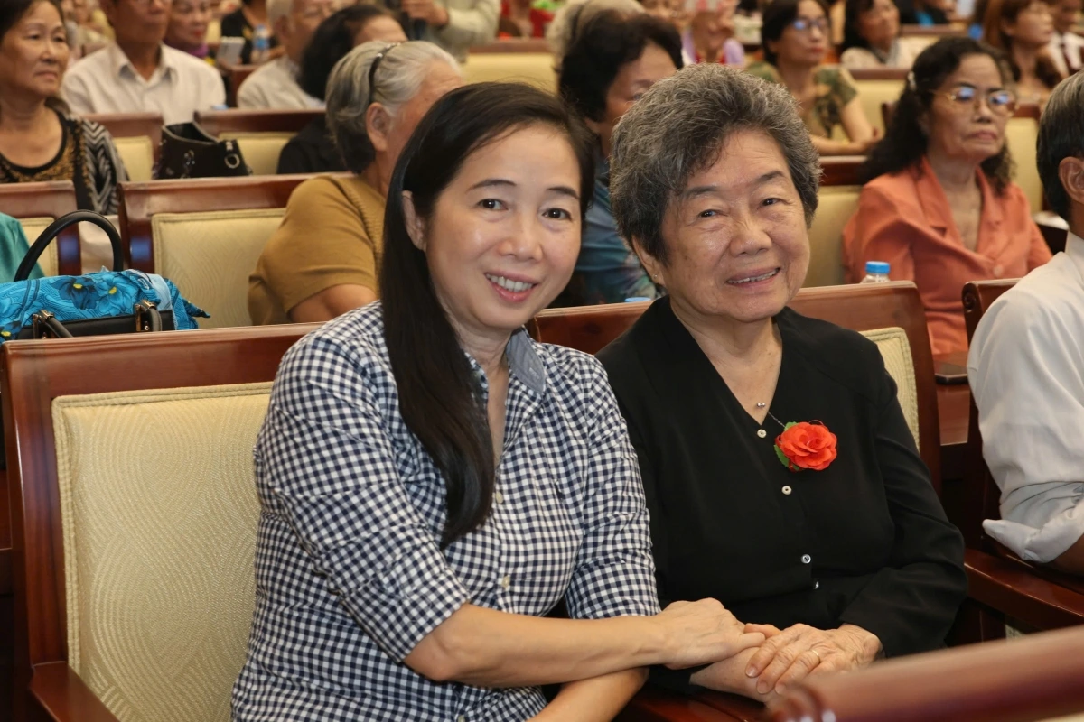 Bà Trương Mỹ Lệ (áo đen) tham dự chương trình "Những người tù không số" (Ảnh" L.H)