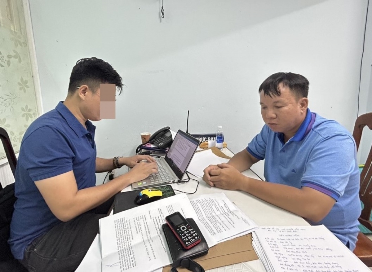 Công an thành phố Đà Nẵng làm việc với Trần Kim Hùng tại thời điểm đối tượng bị bắt quả tang