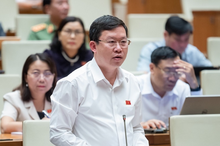 Đại biểu Nguyễn Quốc Luận (Đoàn ĐBQH tỉnh Yên Bái)