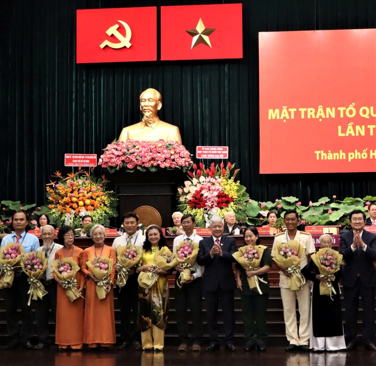 Tuyên dương 20 gương điển hình trong các phong trào thi đua do MTTQ TP.HCM phát động (ảnh: T.L)