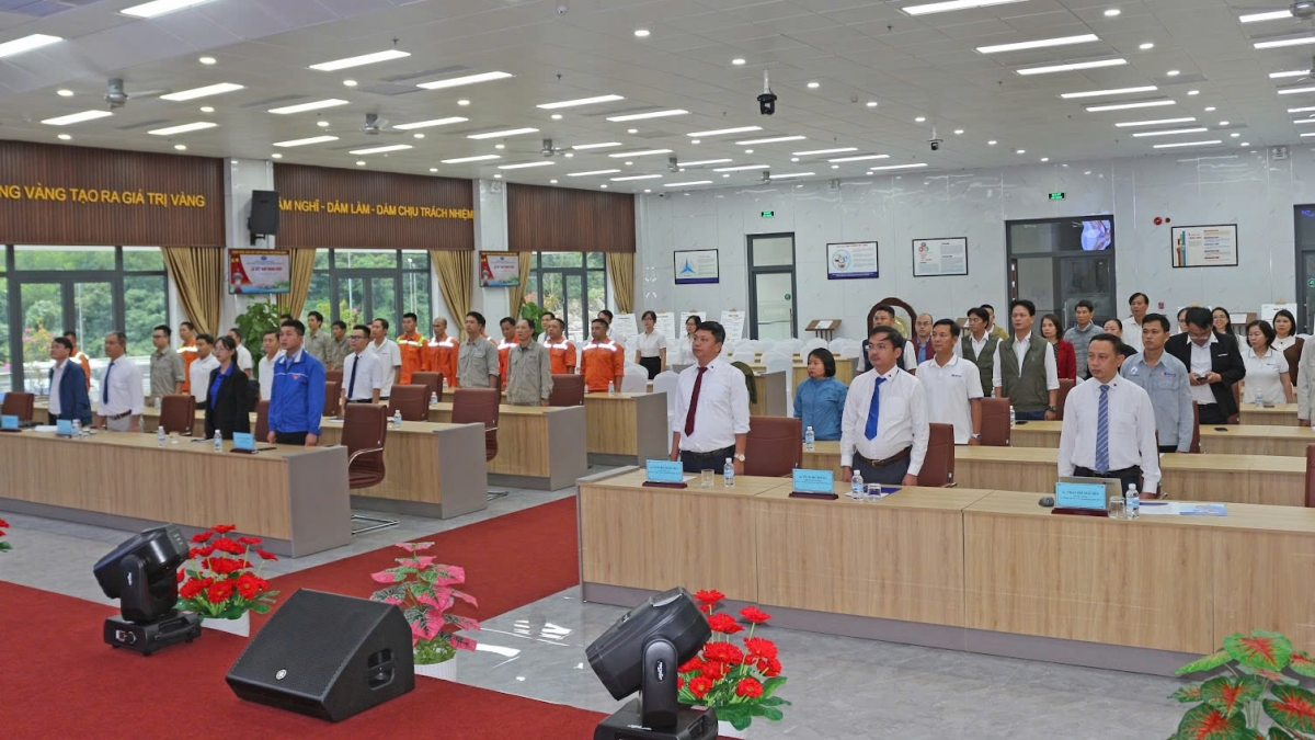 6 tháng đầu năm 2024, các tổ chức đảng của Tập đoàn Đèo Cả đã có thêm 6 đồng chí được kết nạp Đảng.