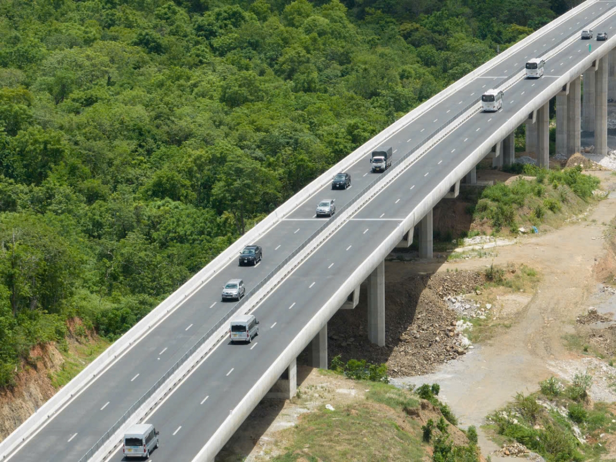 Cao tốc Cam Lâm - Vĩnh Hảo.
