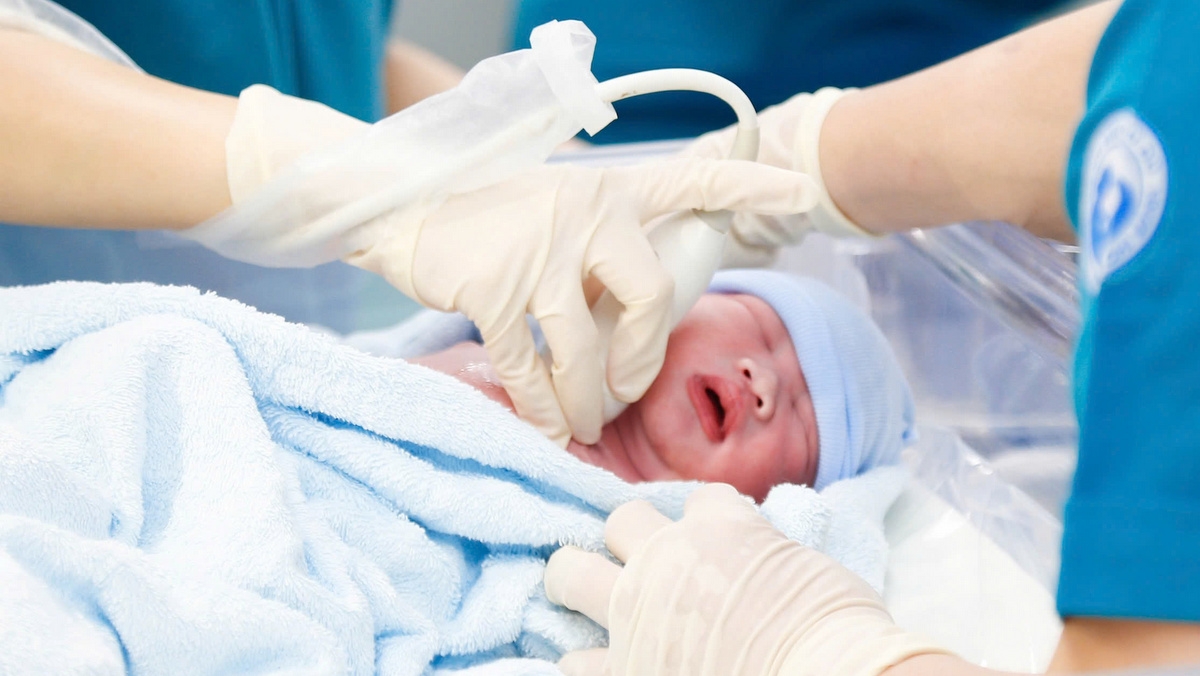 Em bé sinh ra hồng hào khỏe mạnh nhờ sửa dị tật bào thai thành công (Ảnh BVCC)