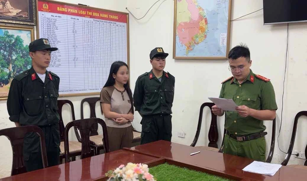 Đối tượng Hoàng Thị Thương tại cơ quan Công an