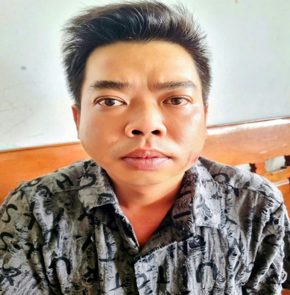 Đối tượng Huỳnh Anh Thuận tại cơ quan công an. Ảnh T.T