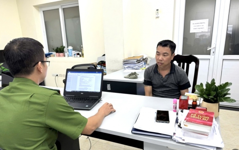 Sau khi được vận động, đối tượng truy nã Đào Văn Thương đã đến trụ sở Công an quận Bắc Từ Liêm đầu thú