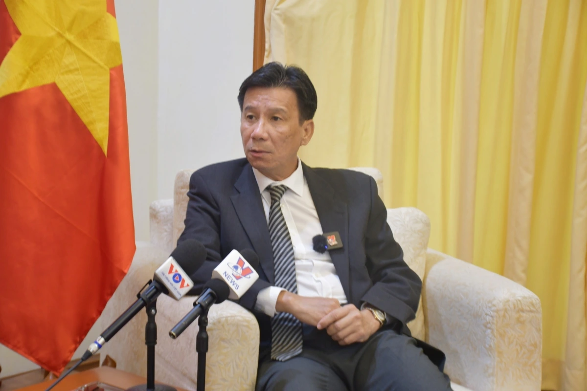 Đại sứ đặc mệnh toàn quyền Việt Nam tại Indonesia Tạ Văn Thông