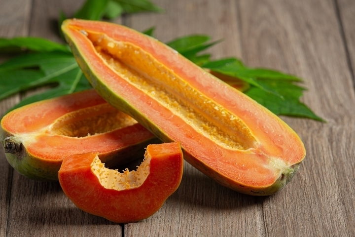 Quả đu đủ chín (Ảnh minh hoạ: Freepik)