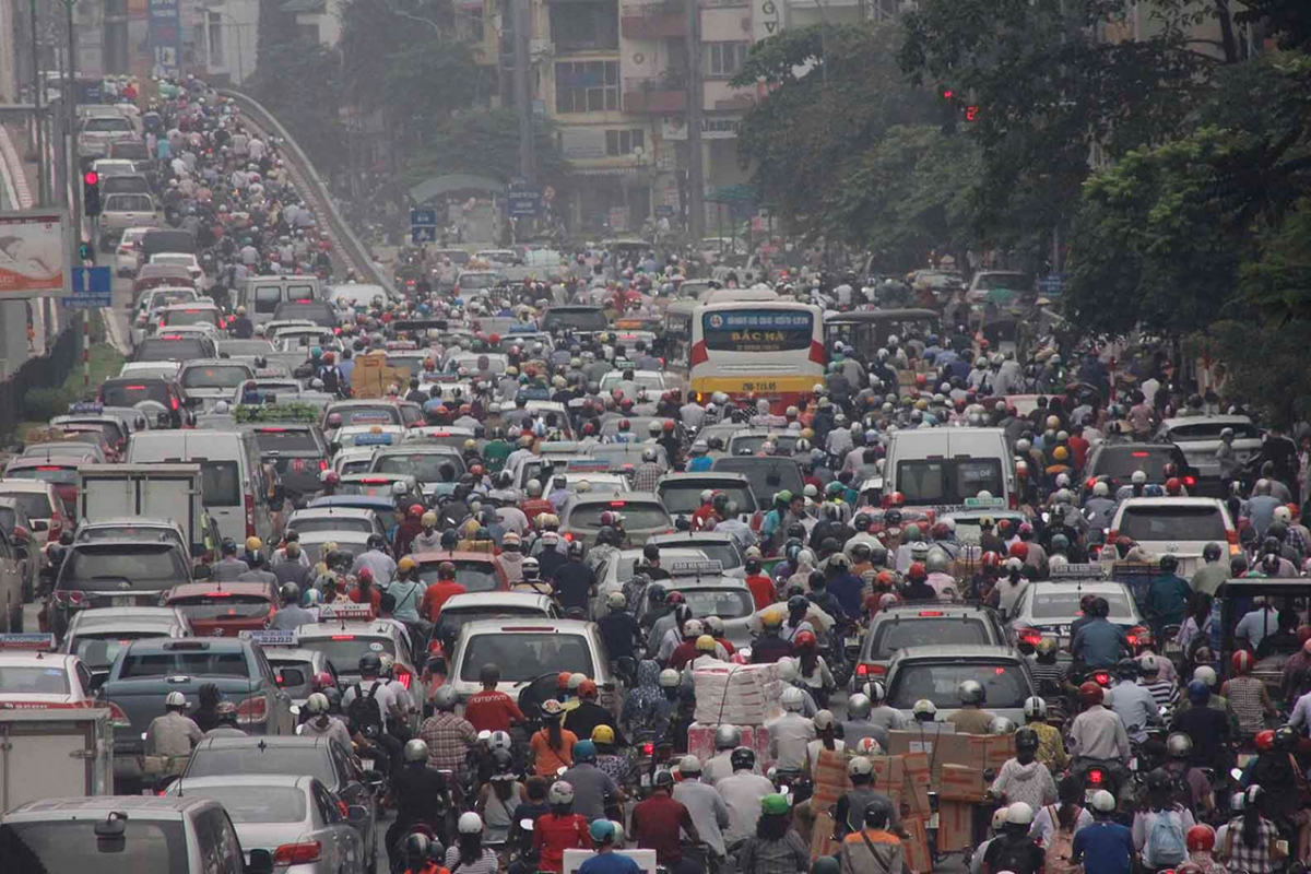 Theo mô hình thí điểm "Vùng phát thải thấp" - LEZ của Hà Nội, từ 2025, những phương tiện gây ô nhiễm sẽ bị hạn chế vào khu vực đông đúc, 'điểm nóng' môi trường.