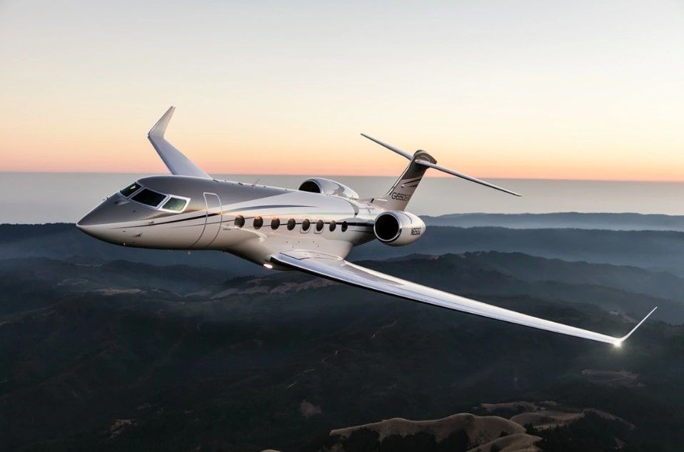 The G650ER can accommodate a maximum of 17 sitting passengers, or six to eight sleeping passengers.