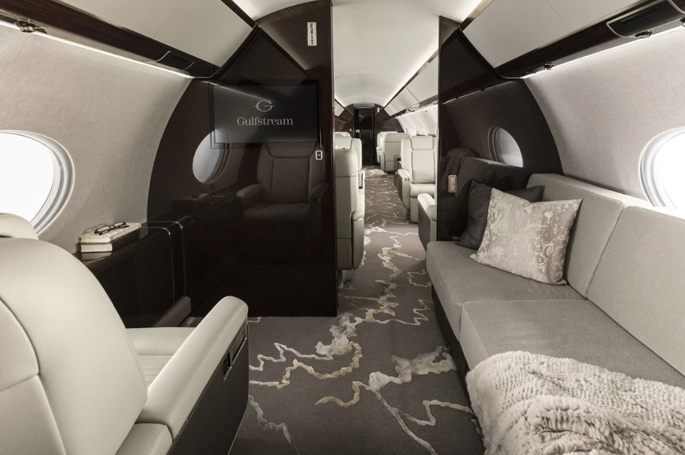Its interior caters to the ultra-wealthy, featuring amenities like a bed, kitchen, bar, bathroom, lounge area with a TV, and a living room, all of which is designed to meet five-star standards.