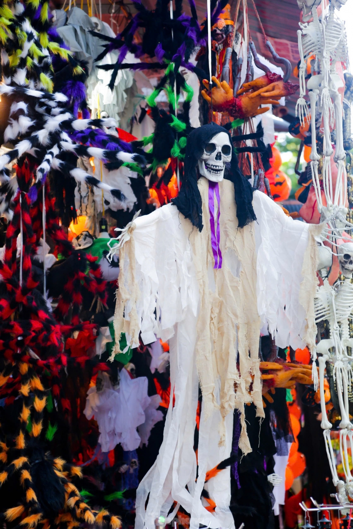 Decorative items such as pumpkin lanterns, effigies, and spooky statues prove popular among restaurants, cafés, and fashion shops. Pictured is the most sought after costume for the Halloween season.