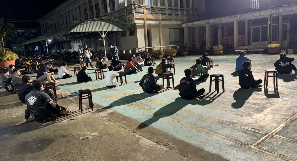 Các đối tượng di chuyển trên quốc lộ 1 có hành vi gây mất an ninh trật tự, an toàn giao thông bị tạm giữ