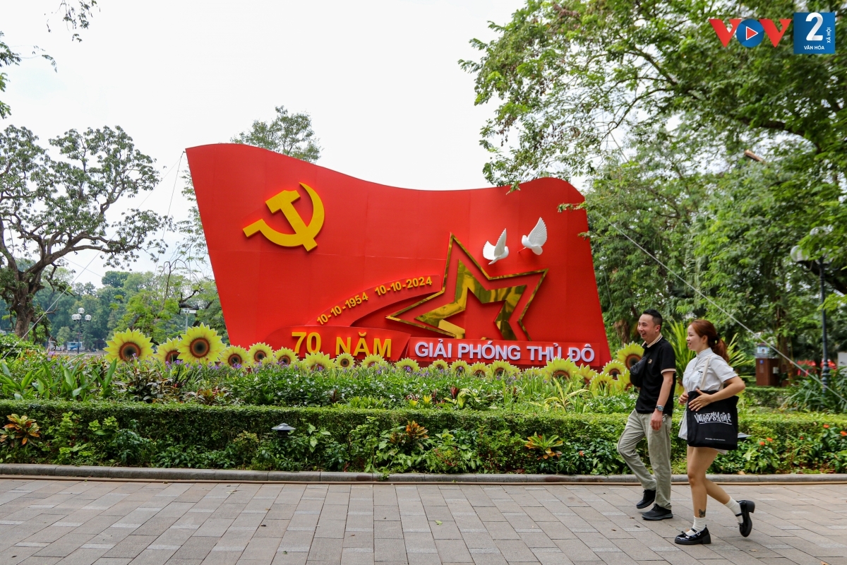 A large-sized banner can be seen next to the banks of Ho Guom, also known as Sword lake, in order to mark the capital’s great day.