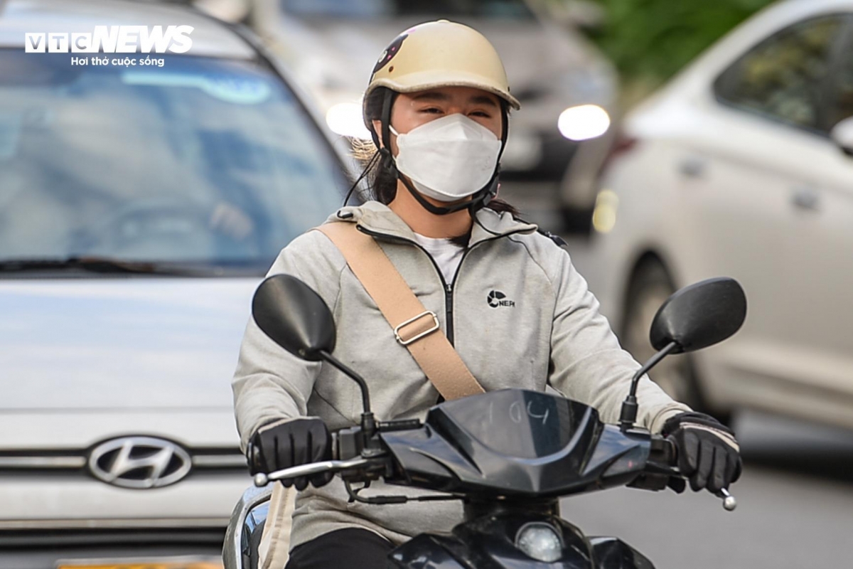 Others also prepare face masks and gloves to keep them warm.
