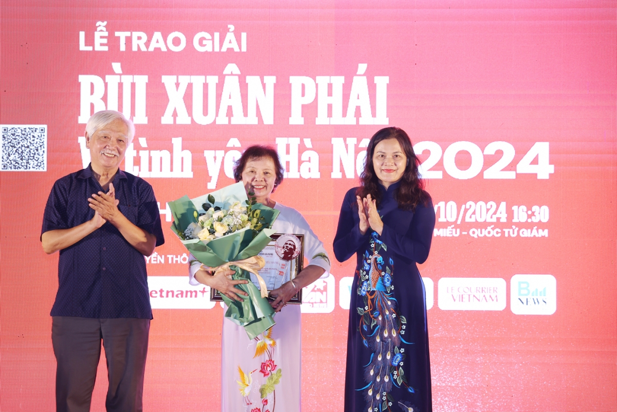 Giải tác phẩm thuộc về Cuốn sách Hà Nội thời cận đại - từ nhượng địa đến thành phố (1873-1945) của Đào Thị Diến do NXB Hà Nội và Nhã Nam xuất bản