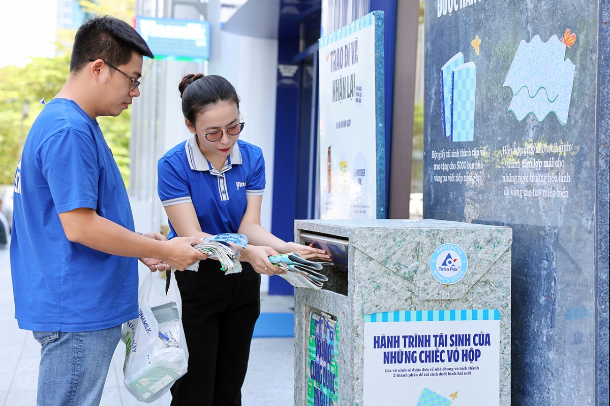 Vinamilk đang thử nghiệm lắp đặt máy phân loại vỏ sản phẩm tự động tại các cửa hàng. Chương trình ngay khi ra mắt đã nhận được sự ủng hộ tích cực của chính nhân viên Vinamilk, để lan tỏa hoạt động ý nghĩa này