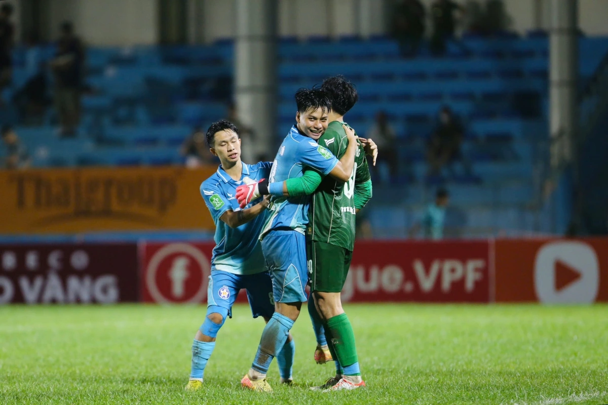 Hình ảnh trận Hòa Bình vs Đà Nẵng. (Nguồn: VPF). 